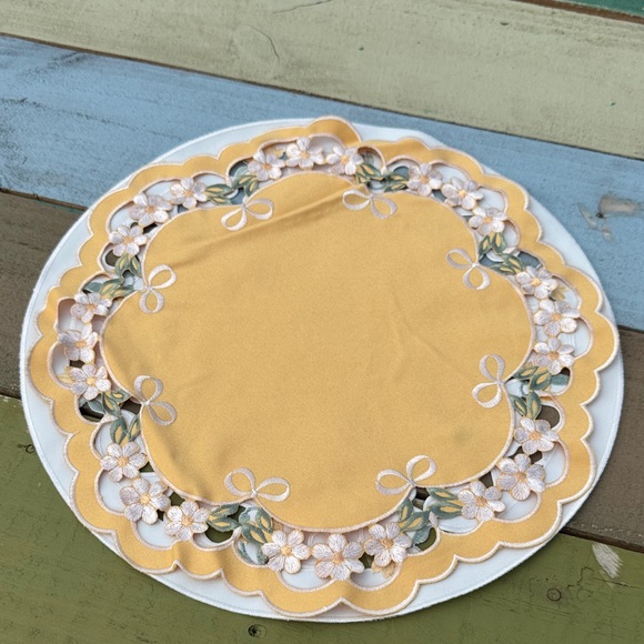 Embroidered White and Yellow Floral Doilies Placemats - Picture 12 of 16